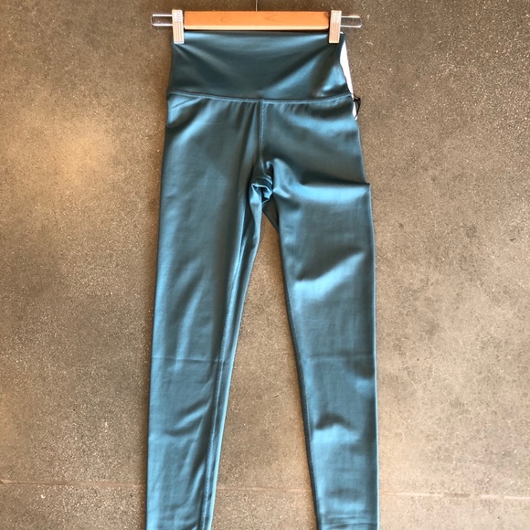 ALO Yoga Pants - ALO Shine legging